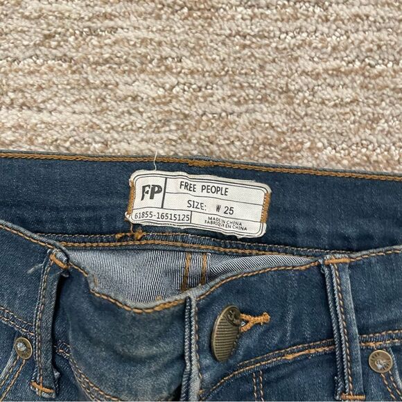 🚨 3 for $25 - FREE People Nwt Crop Jean Ella Wash - Picture 4 of 7